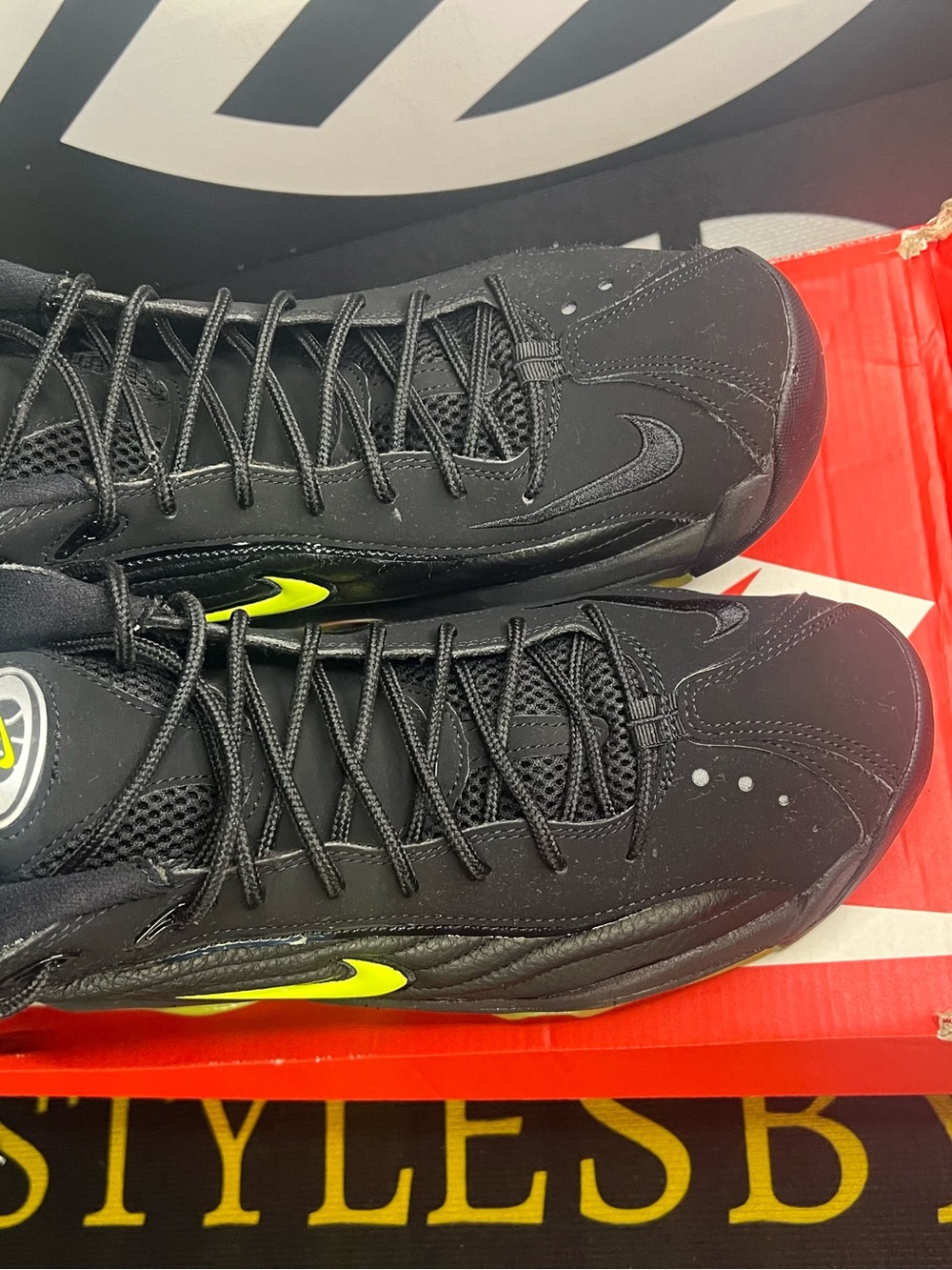 Nike Black and Neon Green Uptempo. - Picture 5 of 6